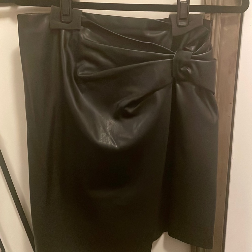 Club Monaco leather skirt size 6